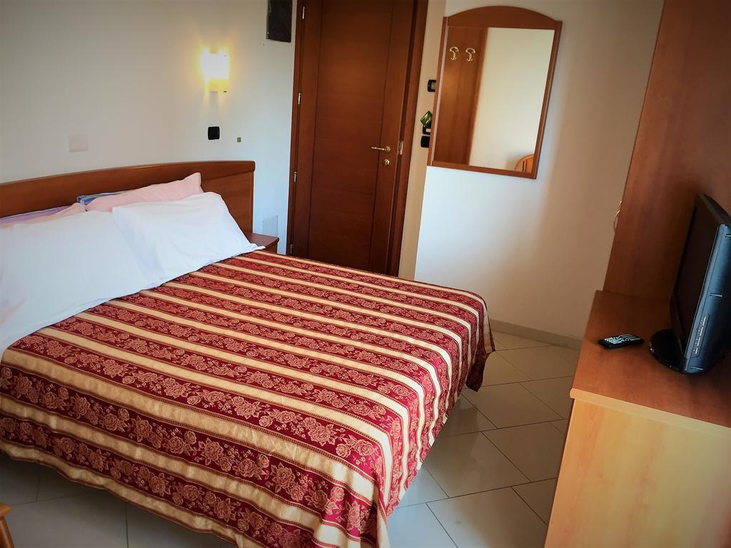 Hotel Villa Linda - Family Hotel - Nuova Costruzione Antisismica Riccione Bagian luar foto