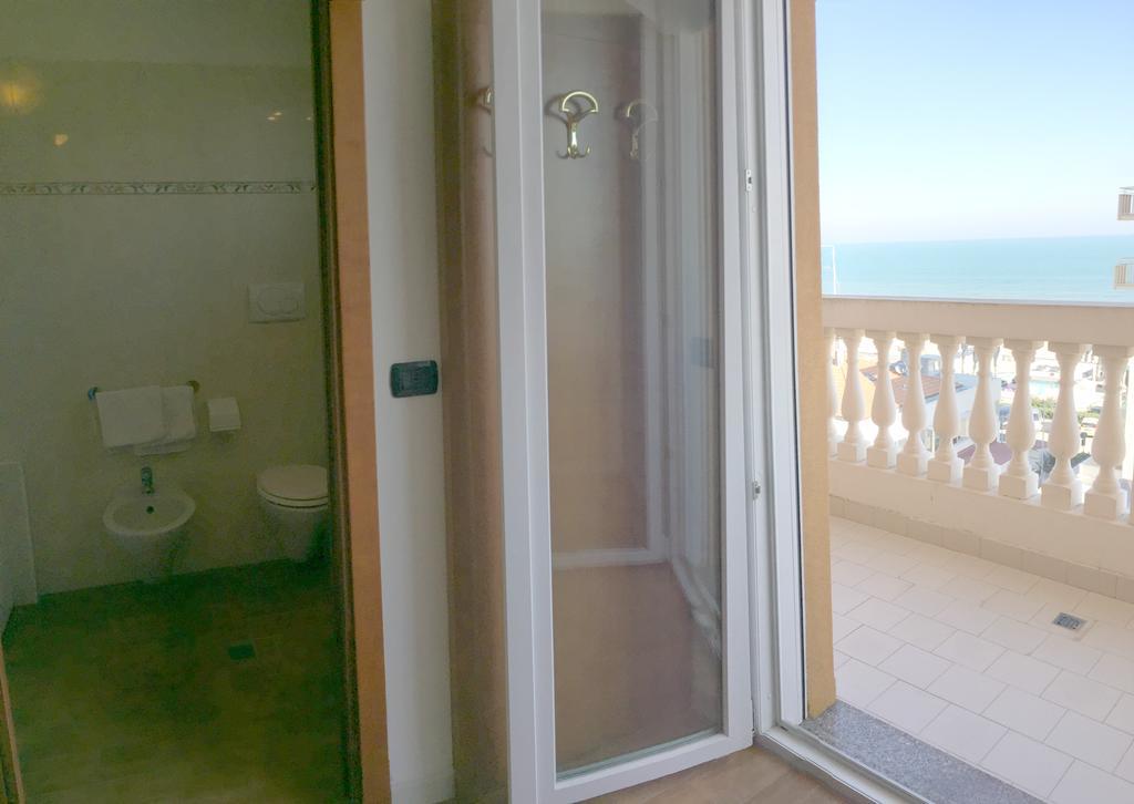 Hotel Villa Linda - Family Hotel - Nuova Costruzione Antisismica Riccione Bagian luar foto