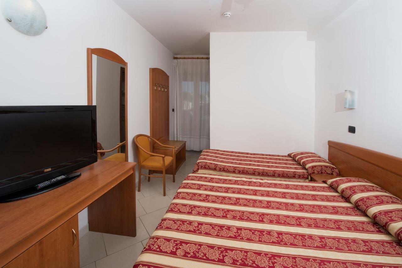 Hotel Villa Linda - Family Hotel - Nuova Costruzione Antisismica Riccione Bagian luar foto